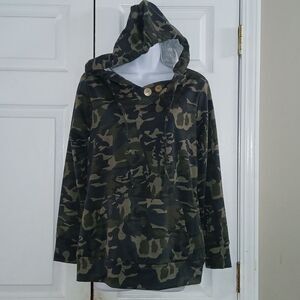 Camo camouflage lightweight sweatshirt hoodie Sz S NWOT